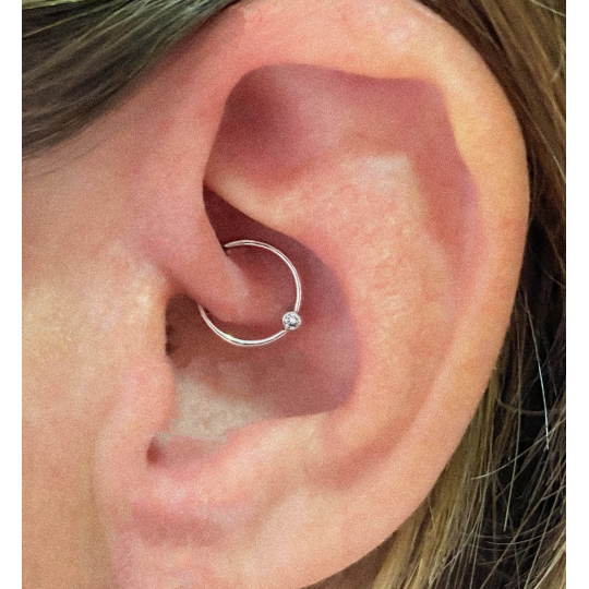 Labret Oreille Fleur Doré – Acier Chirurgical 316L – Mad Piercing